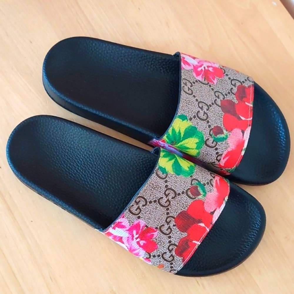 Authentic Gucci Blooms Supreme floral slide sandal